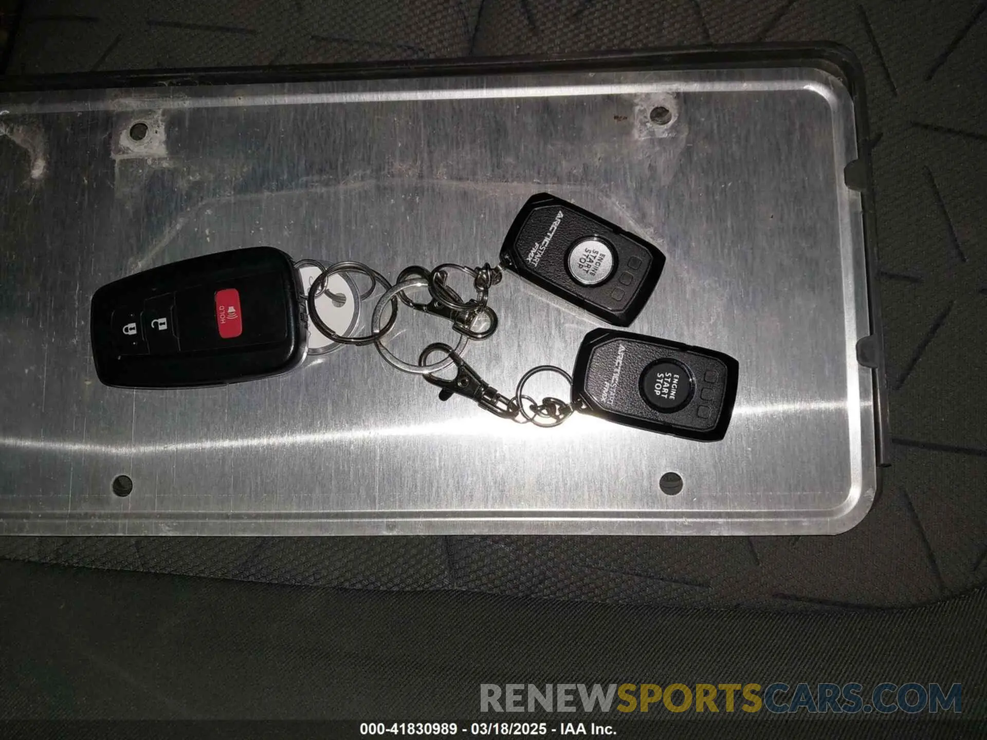 11 Photograph of a damaged car 2T3P1RFV8LC099090 TOYOTA RAV4 2020