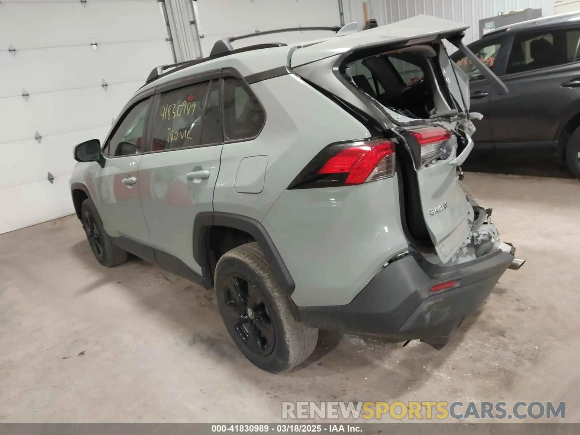 3 Photograph of a damaged car 2T3P1RFV8LC099090 TOYOTA RAV4 2020