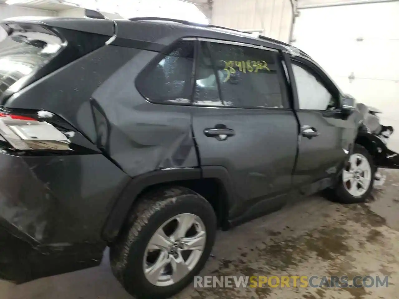 9 Photograph of a damaged car 2T3P1RFV8LC102781 TOYOTA RAV4 2020