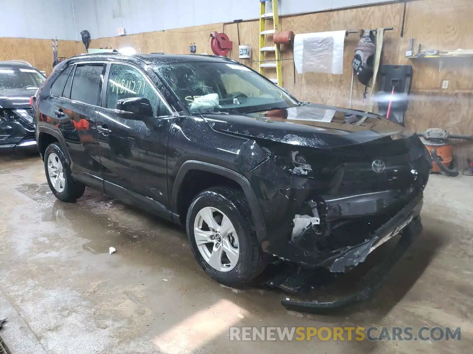 1 Photograph of a damaged car 2T3P1RFV8LC112260 TOYOTA RAV4 2020