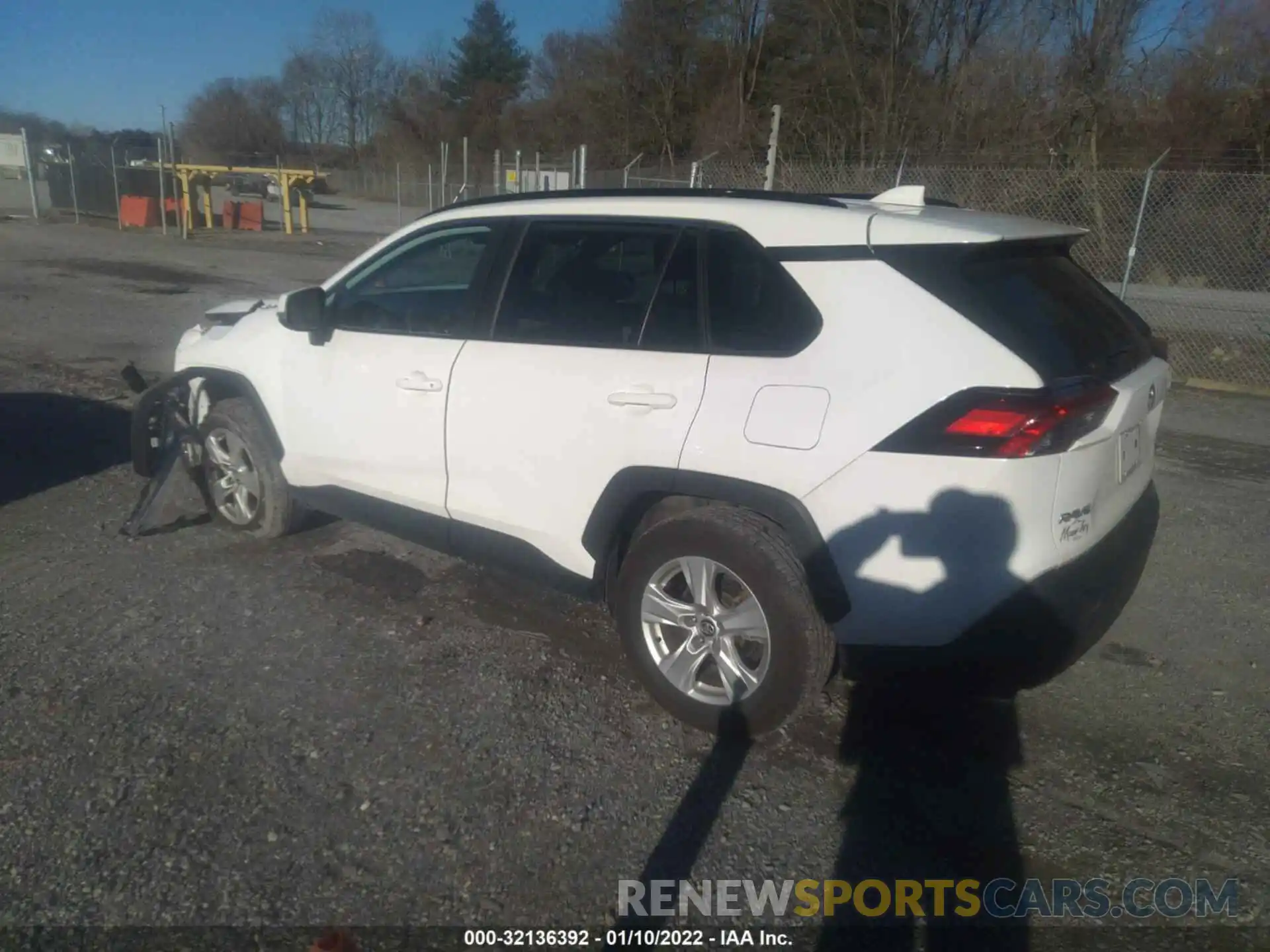 3 Photograph of a damaged car 2T3P1RFV8LC123081 TOYOTA RAV4 2020