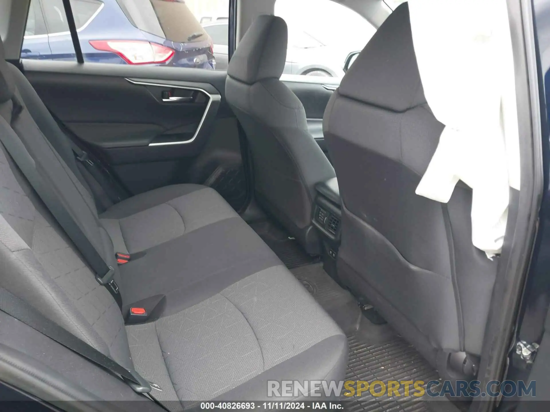 8 Photograph of a damaged car 2T3P1RFV8LC125820 TOYOTA RAV4 2020