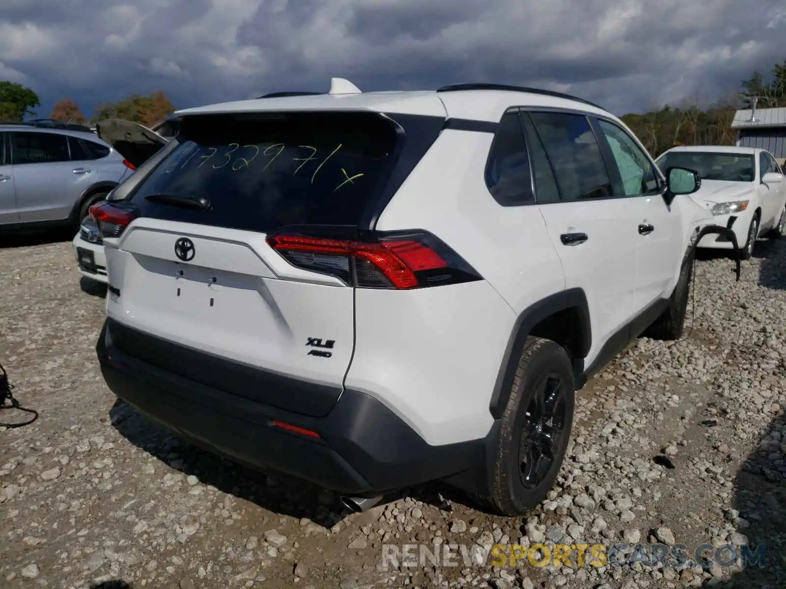 4 Photograph of a damaged car 2T3P1RFV8LC136218 TOYOTA RAV4 2020