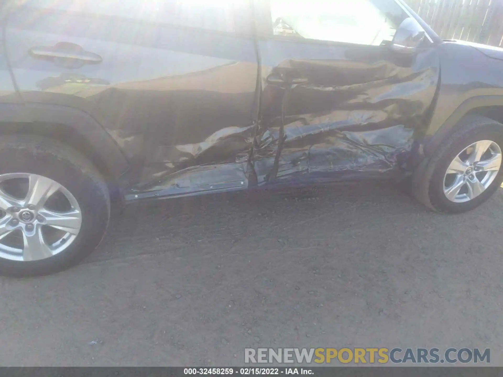 6 Photograph of a damaged car 2T3P1RFV8LW084460 TOYOTA RAV4 2020