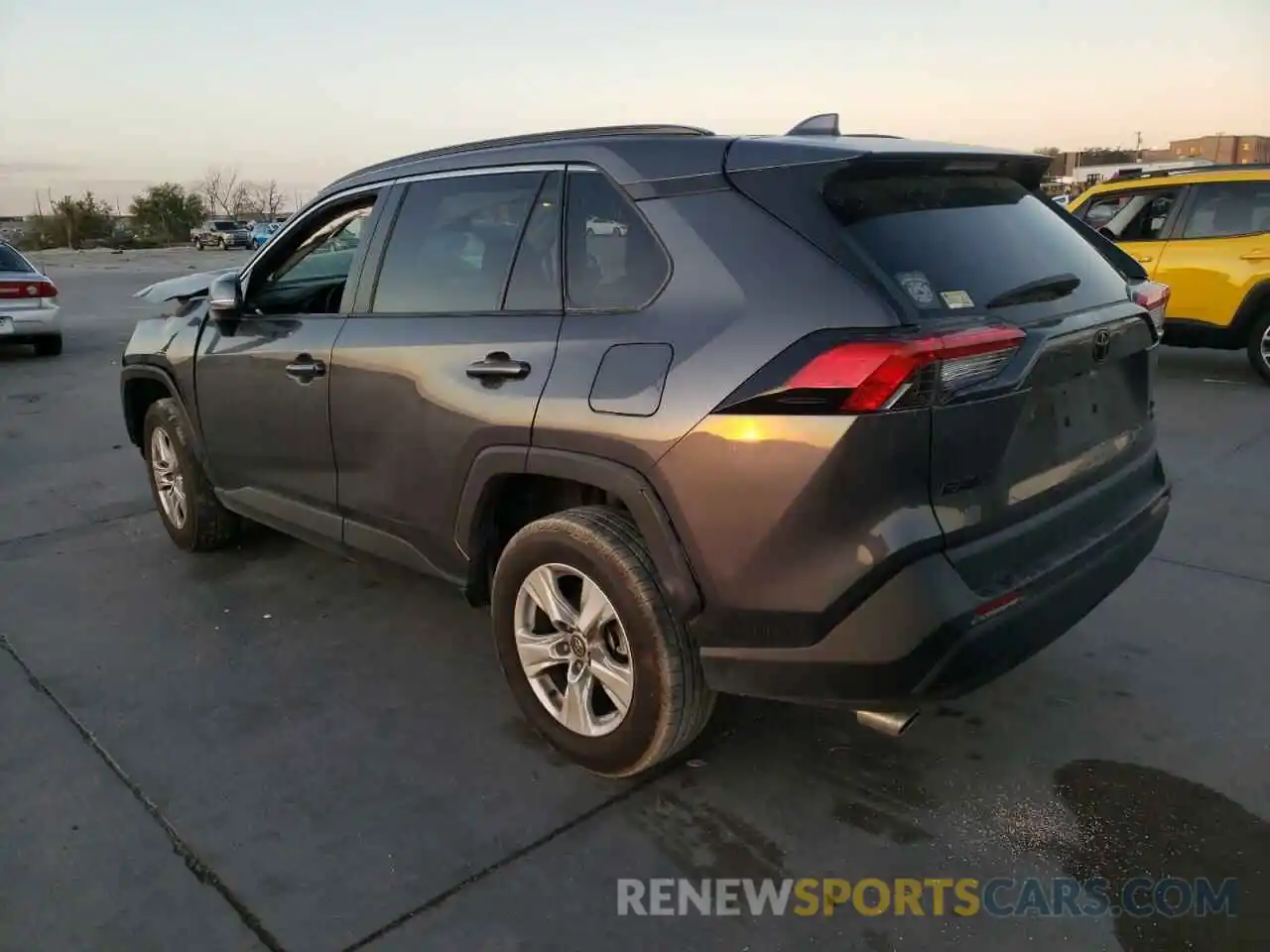 3 Photograph of a damaged car 2T3P1RFV8LW098360 TOYOTA RAV4 2020