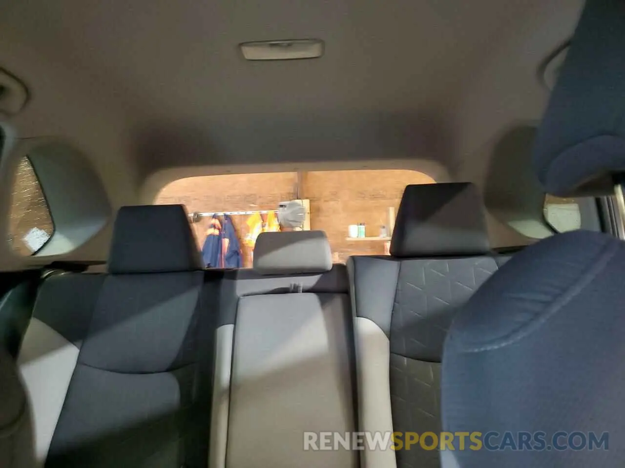 10 Photograph of a damaged car 2T3P1RFV8LW121992 TOYOTA RAV4 2020