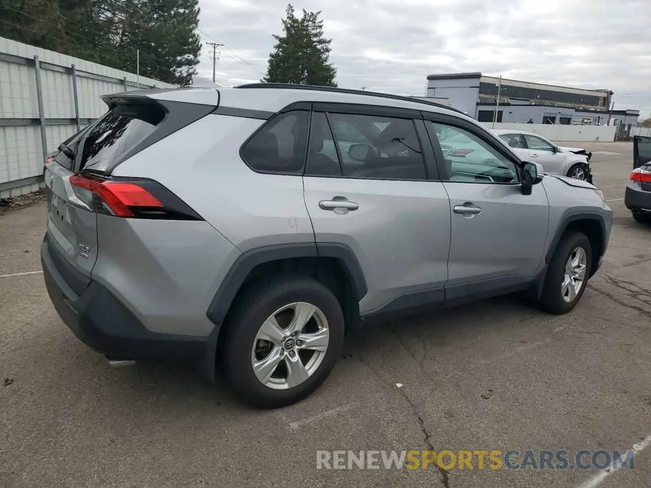 3 Photograph of a damaged car 2T3P1RFV8LW122690 TOYOTA RAV4 2020