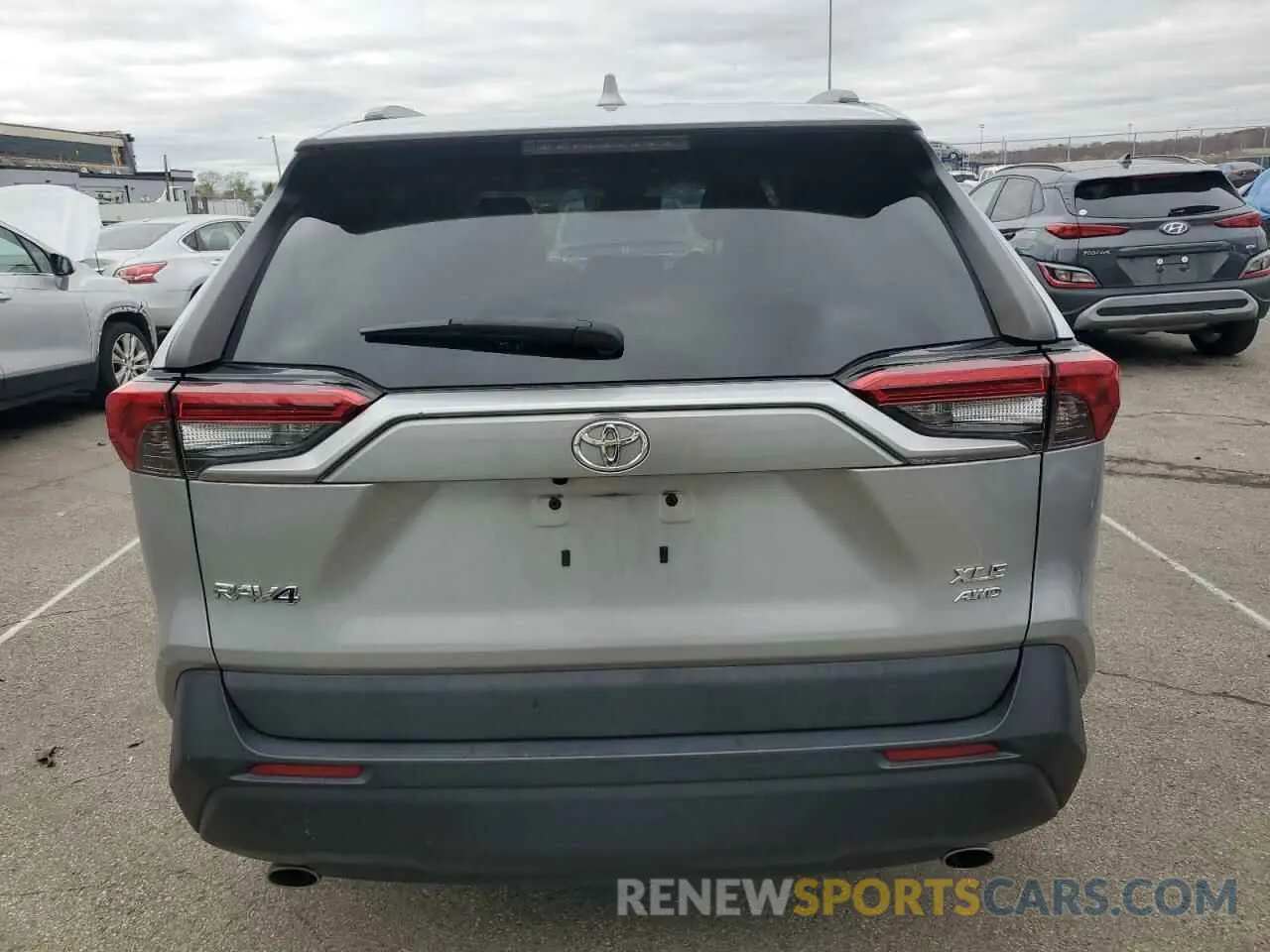 6 Photograph of a damaged car 2T3P1RFV8LW122690 TOYOTA RAV4 2020
