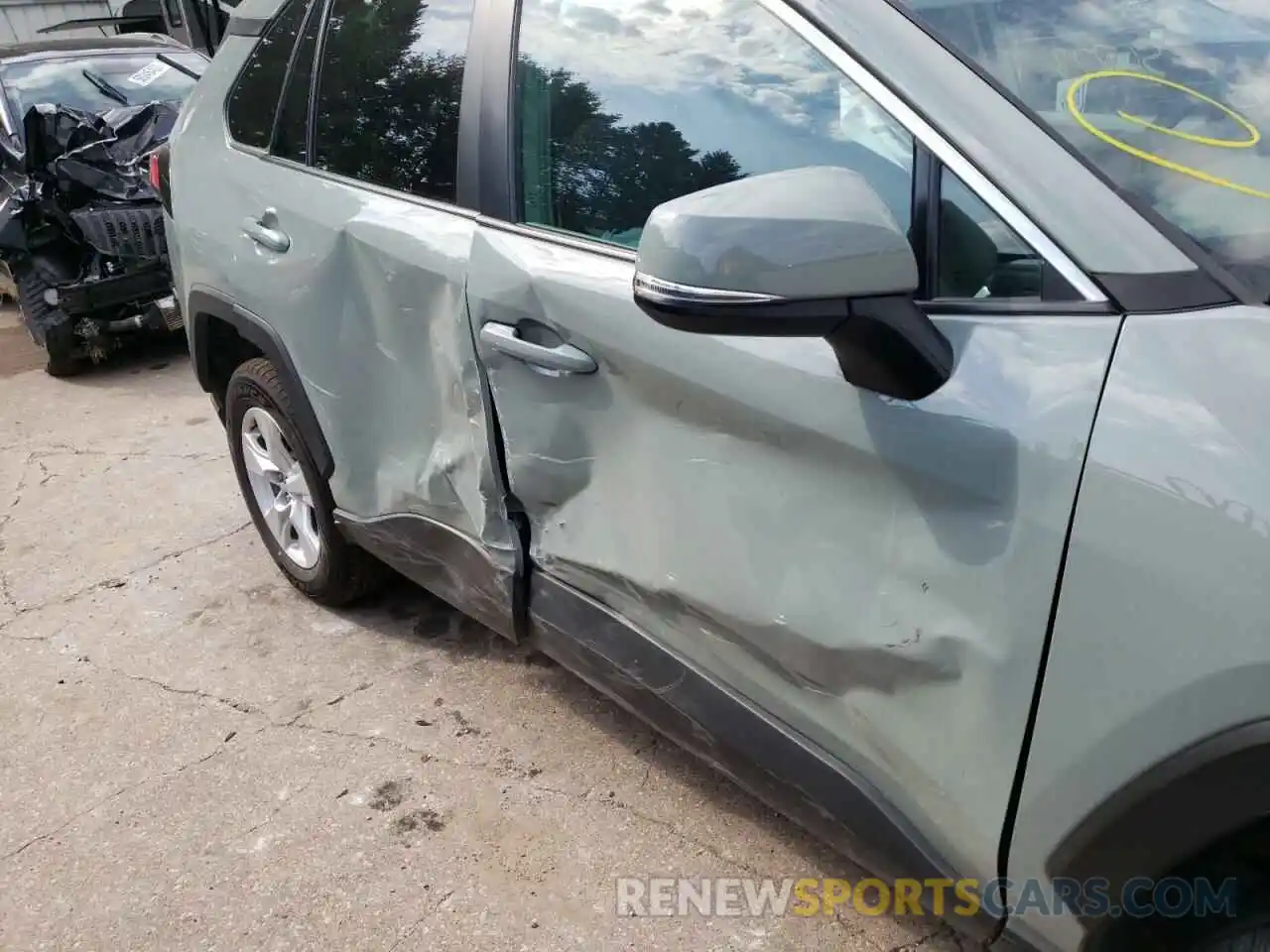 9 Photograph of a damaged car 2T3P1RFV8LW133933 TOYOTA RAV4 2020