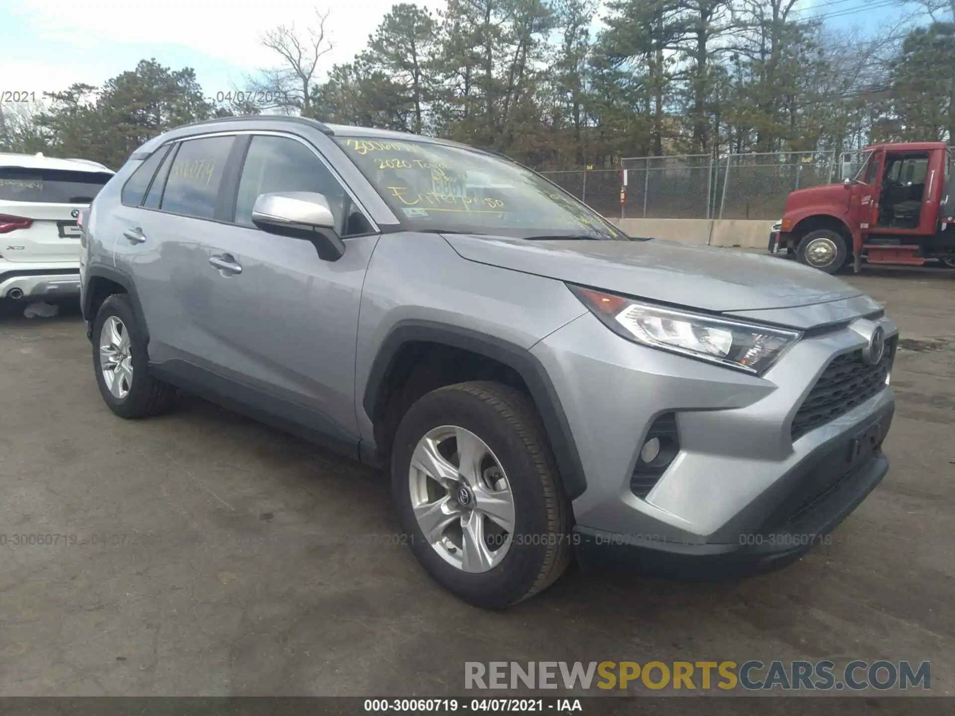 1 Photograph of a damaged car 2T3P1RFV9LC106693 TOYOTA RAV4 2020