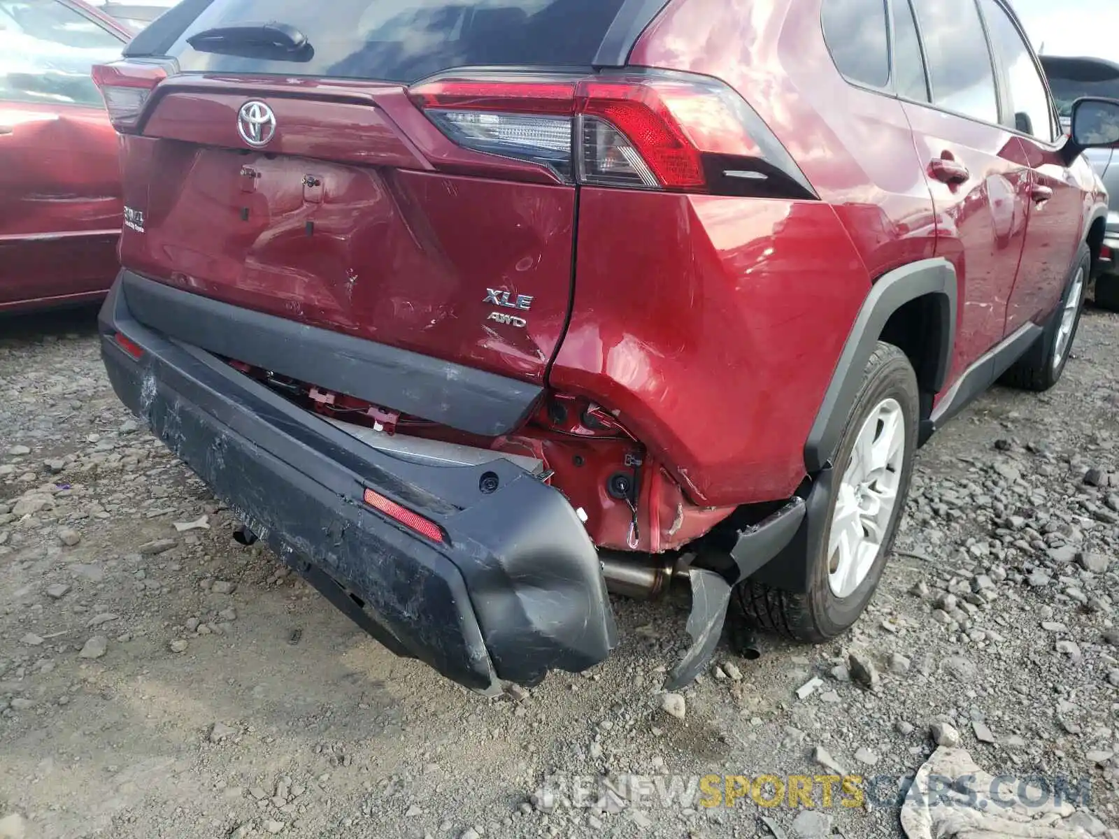 9 Photograph of a damaged car 2T3P1RFV9LW085729 TOYOTA RAV4 2020