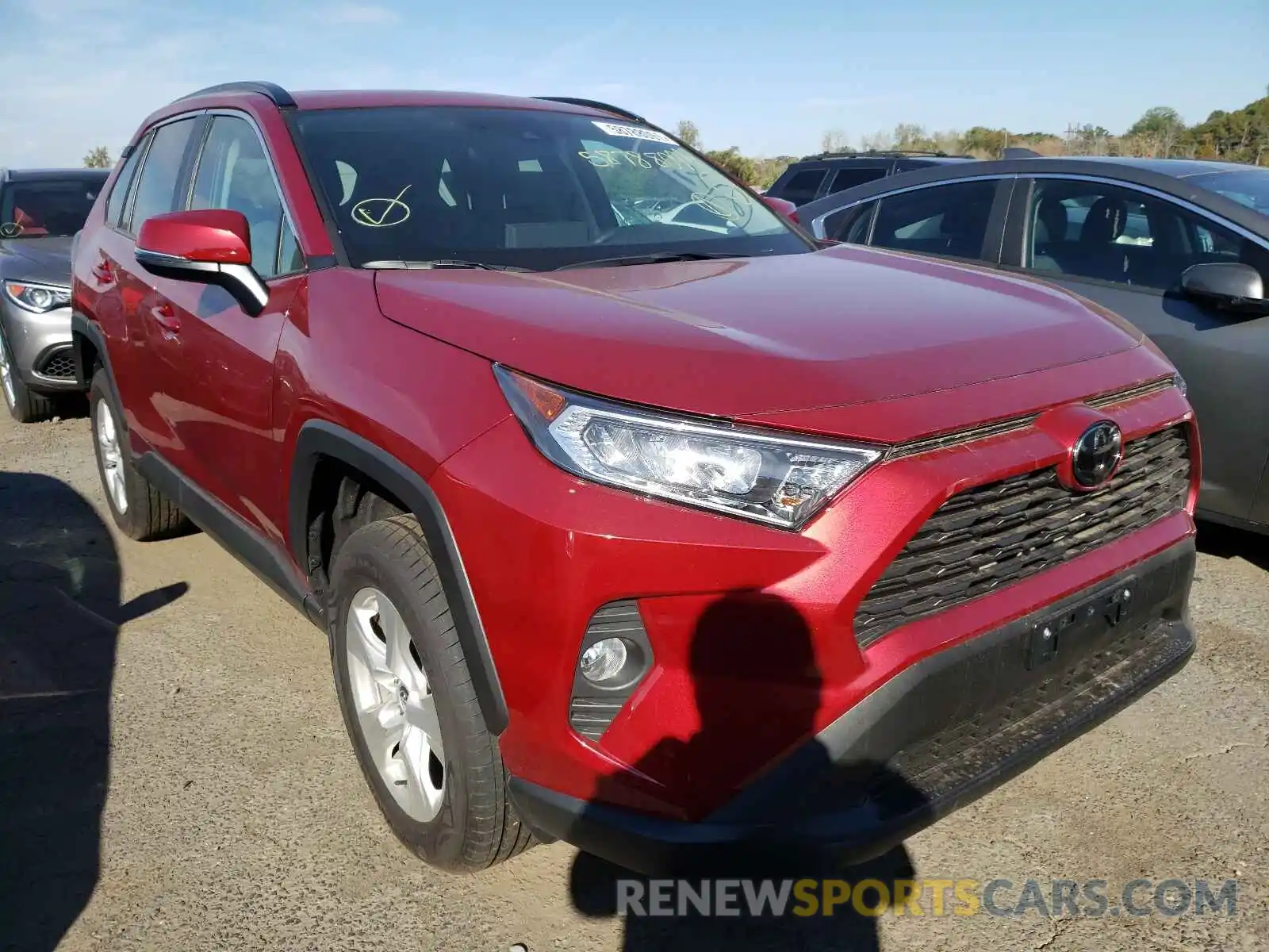 1 Photograph of a damaged car 2T3P1RFV9LW117384 TOYOTA RAV4 2020