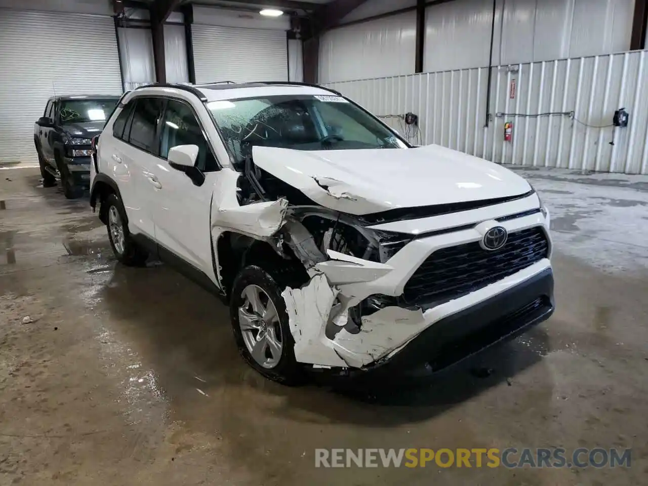 1 Photograph of a damaged car 2T3P1RFV9LW120981 TOYOTA RAV4 2020