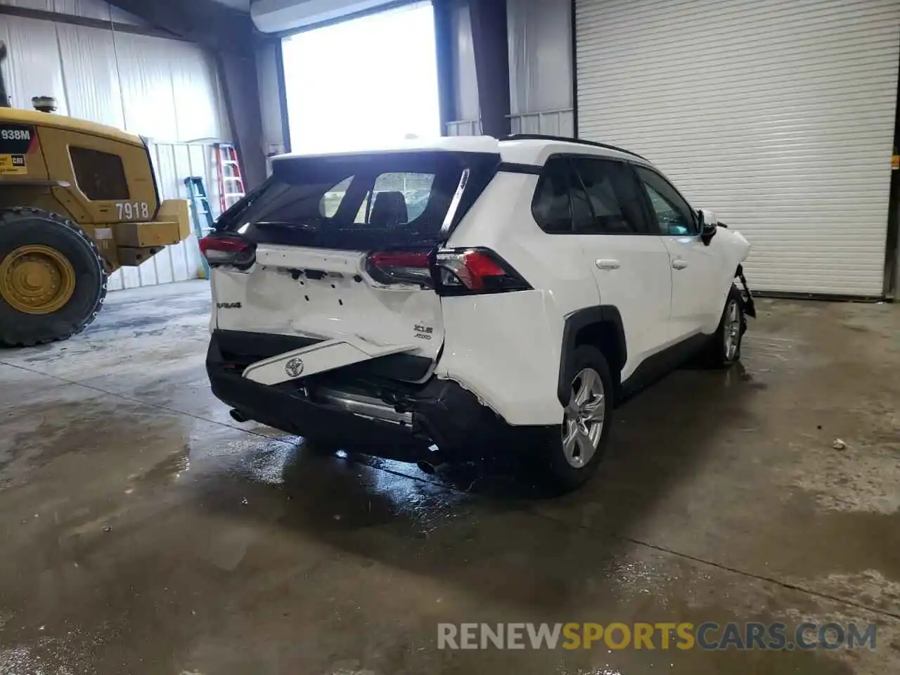 4 Photograph of a damaged car 2T3P1RFV9LW120981 TOYOTA RAV4 2020