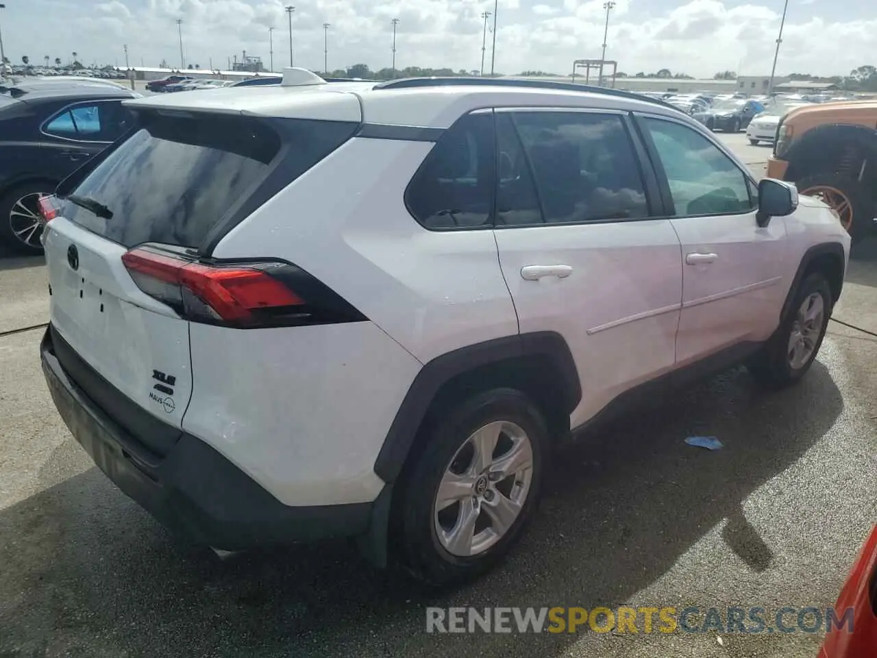 3 Photograph of a damaged car 2T3P1RFVXLC107612 TOYOTA RAV4 2020
