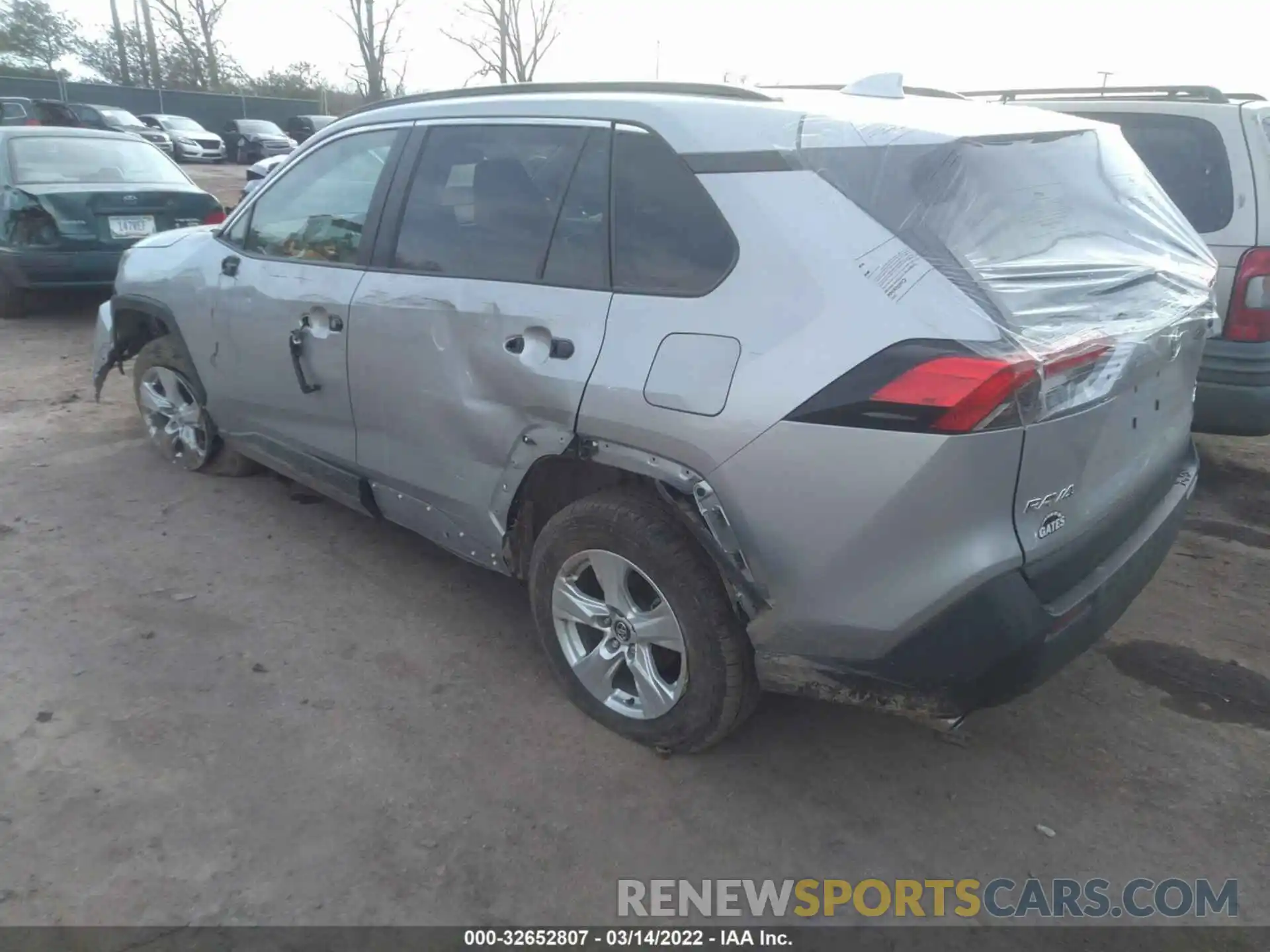 3 Photograph of a damaged car 2T3P1RFVXLW093595 TOYOTA RAV4 2020