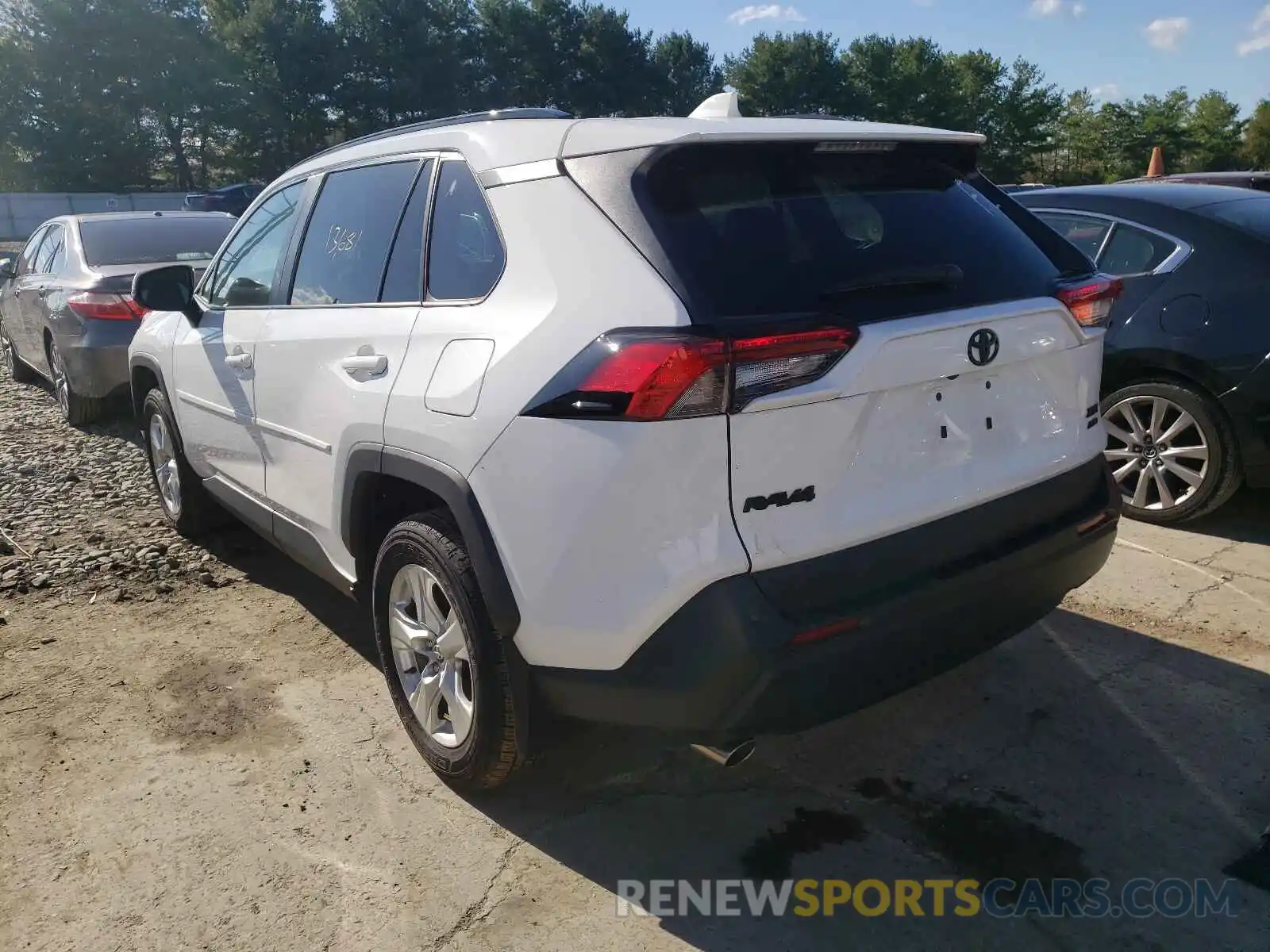 3 Photograph of a damaged car 2T3P1RFVXLW107155 TOYOTA RAV4 2020