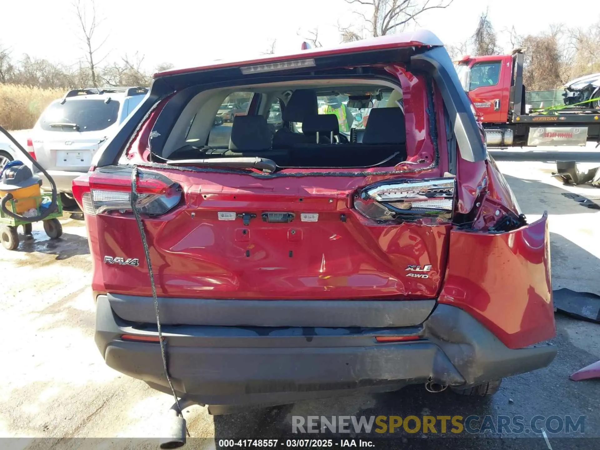 17 Photograph of a damaged car 2T3P1RFVXLW115577 TOYOTA RAV4 2020