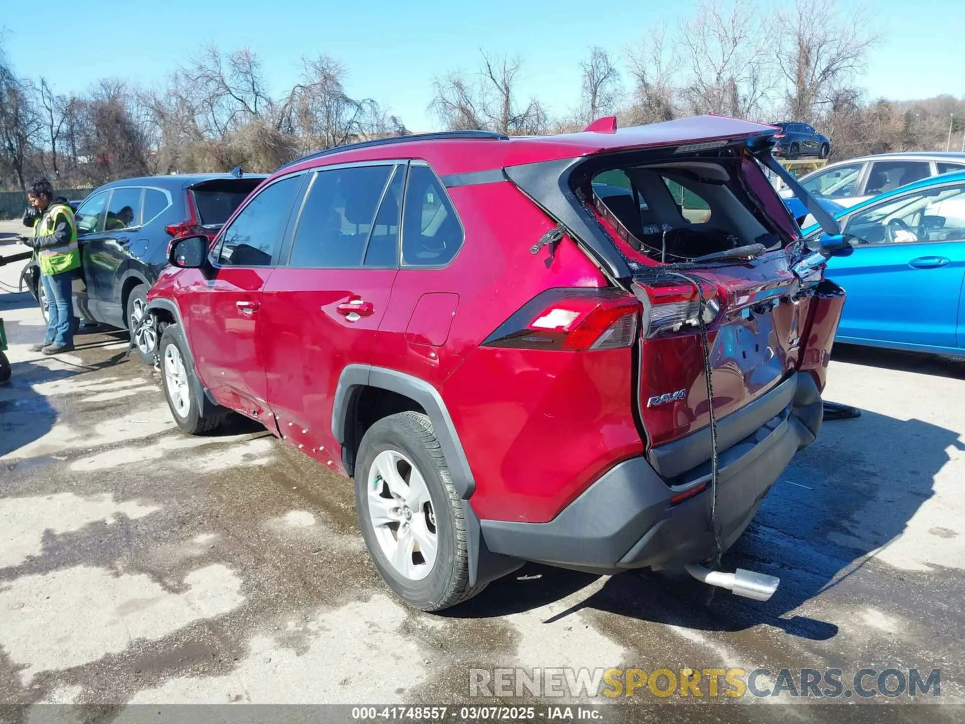 3 Photograph of a damaged car 2T3P1RFVXLW115577 TOYOTA RAV4 2020