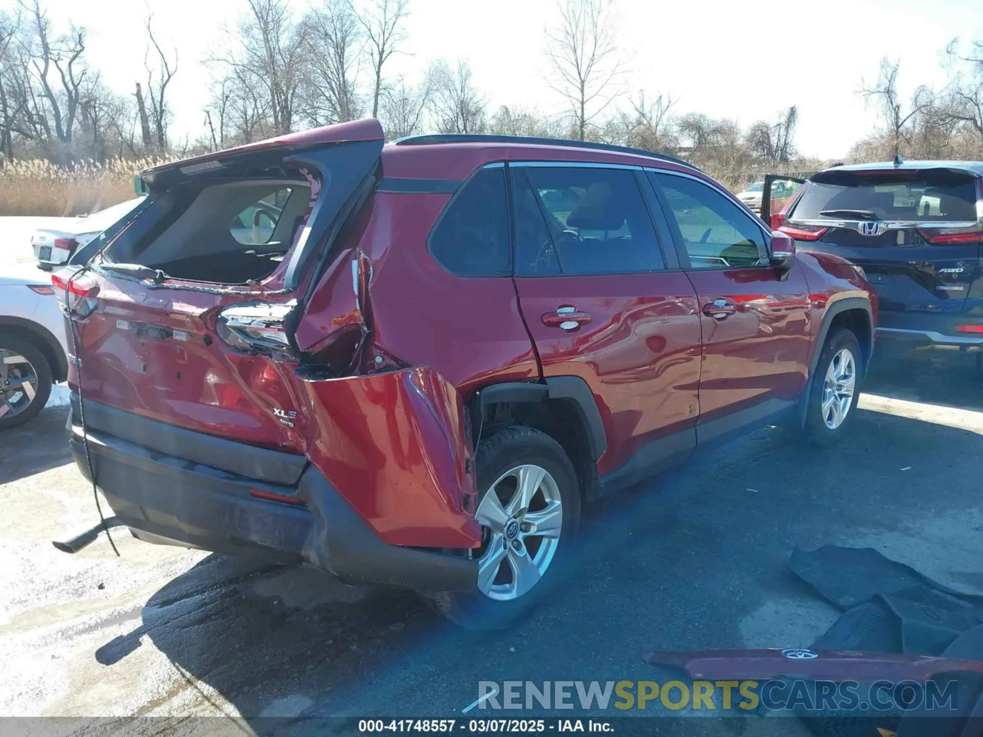 4 Photograph of a damaged car 2T3P1RFVXLW115577 TOYOTA RAV4 2020