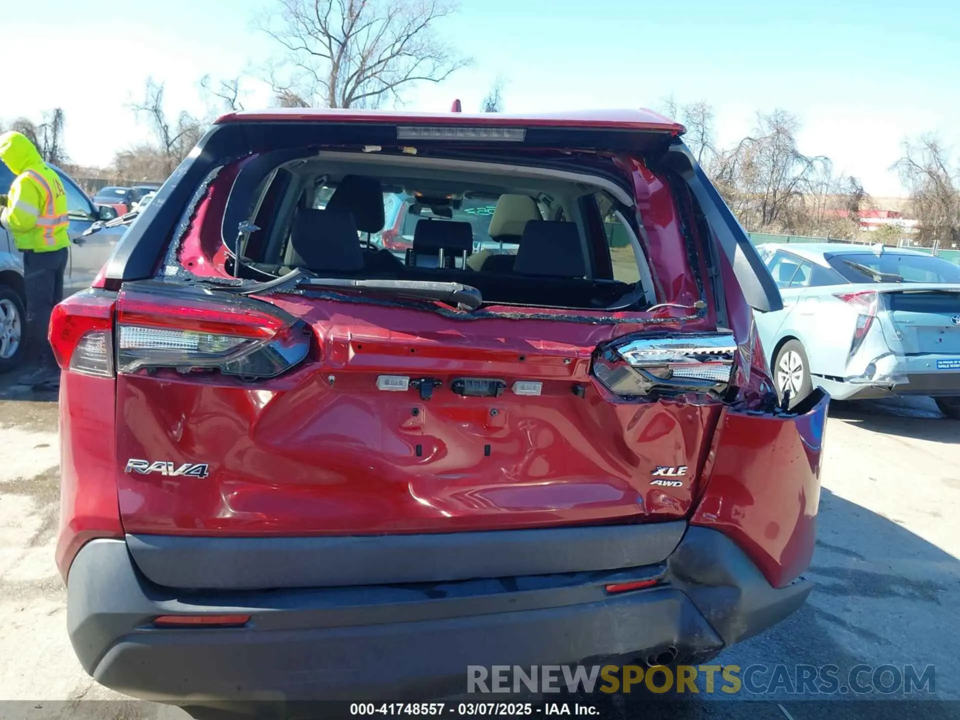 6 Photograph of a damaged car 2T3P1RFVXLW115577 TOYOTA RAV4 2020