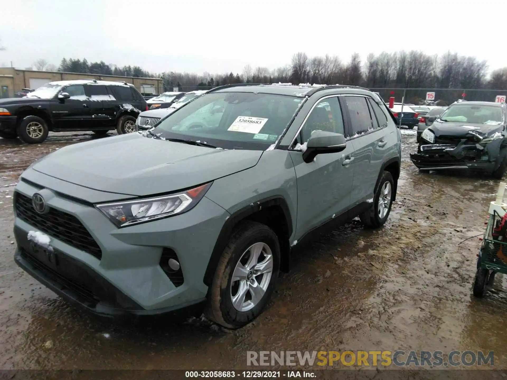 2 Photograph of a damaged car 2T3P1RFVXLW115899 TOYOTA RAV4 2020