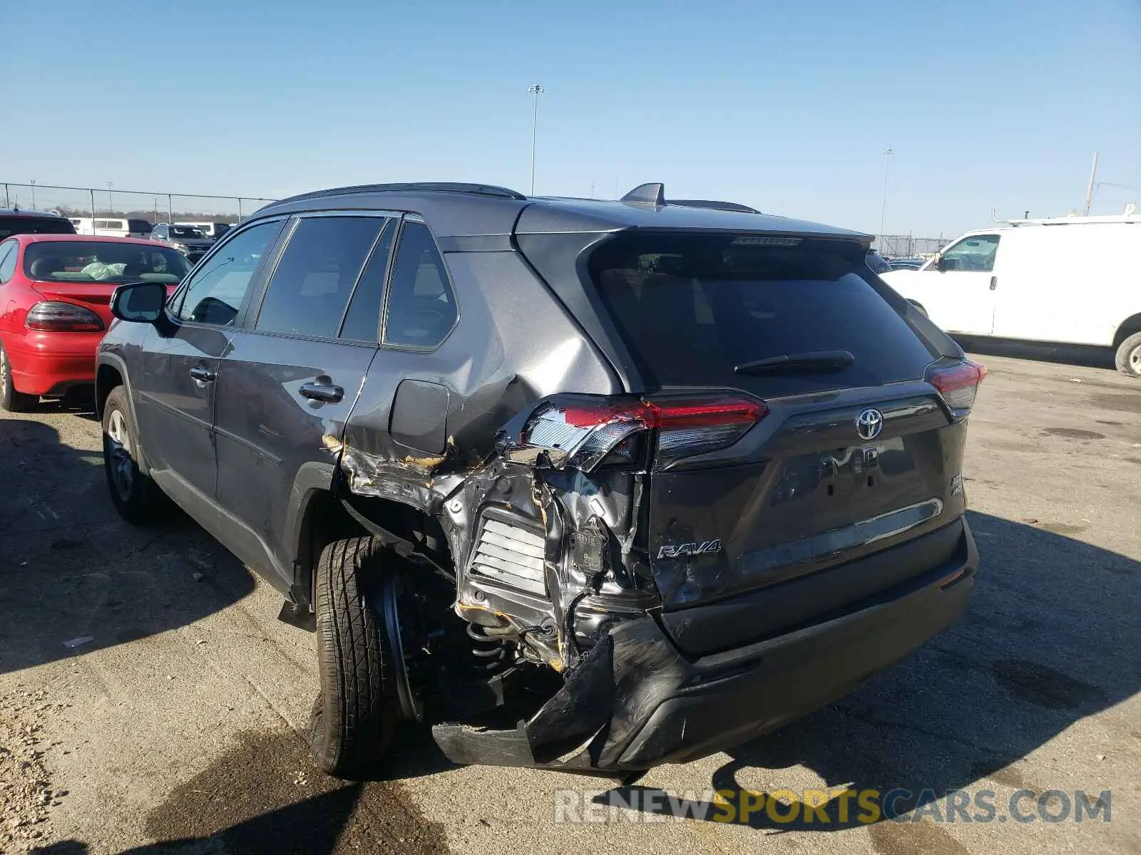 3 Photograph of a damaged car 2T3P1RFVXLW119418 TOYOTA RAV4 2020