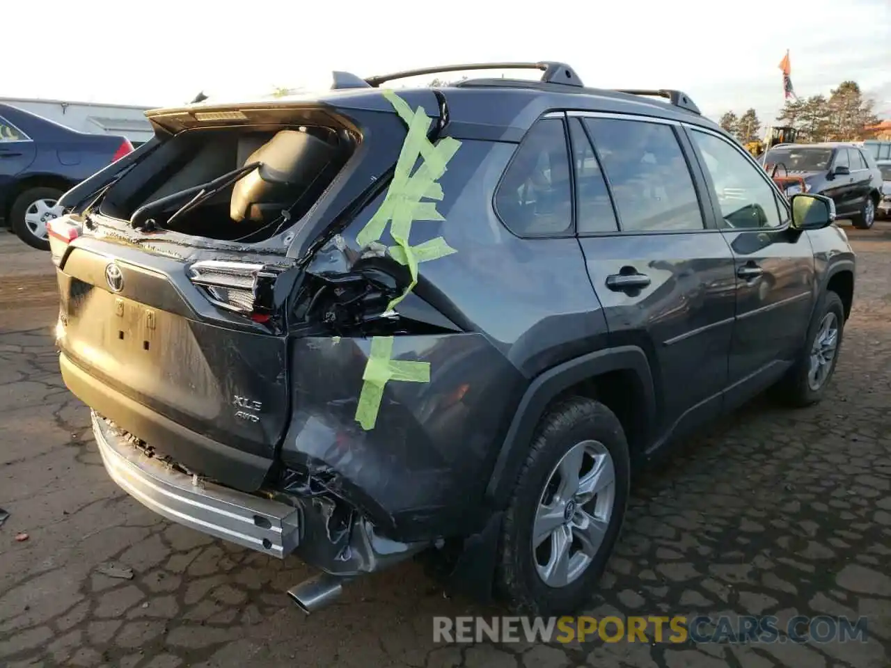 4 Photograph of a damaged car 2T3P1RFVXLW123632 TOYOTA RAV4 2020