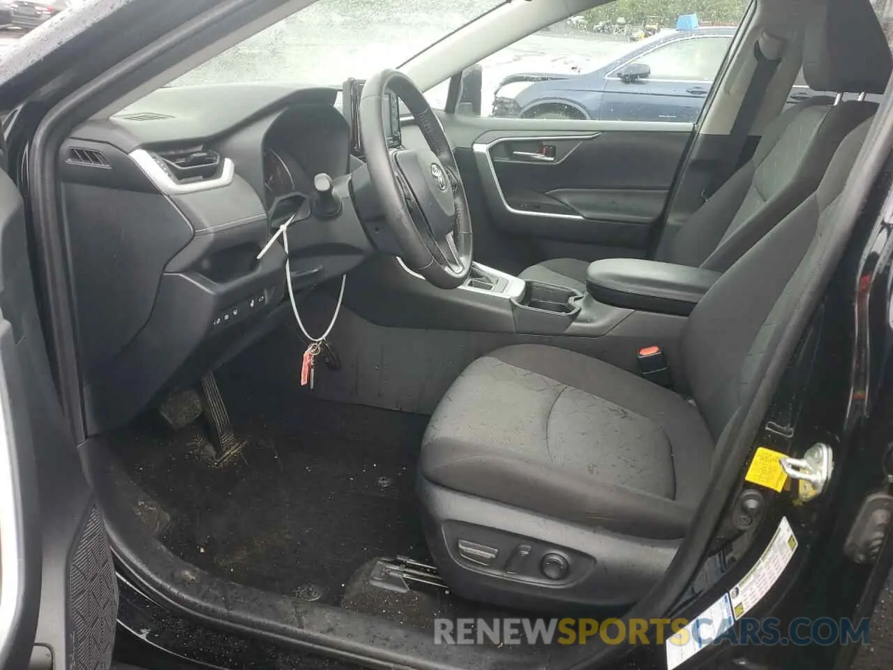 7 Photograph of a damaged car 2T3P1RFVXLW125641 TOYOTA RAV4 2020
