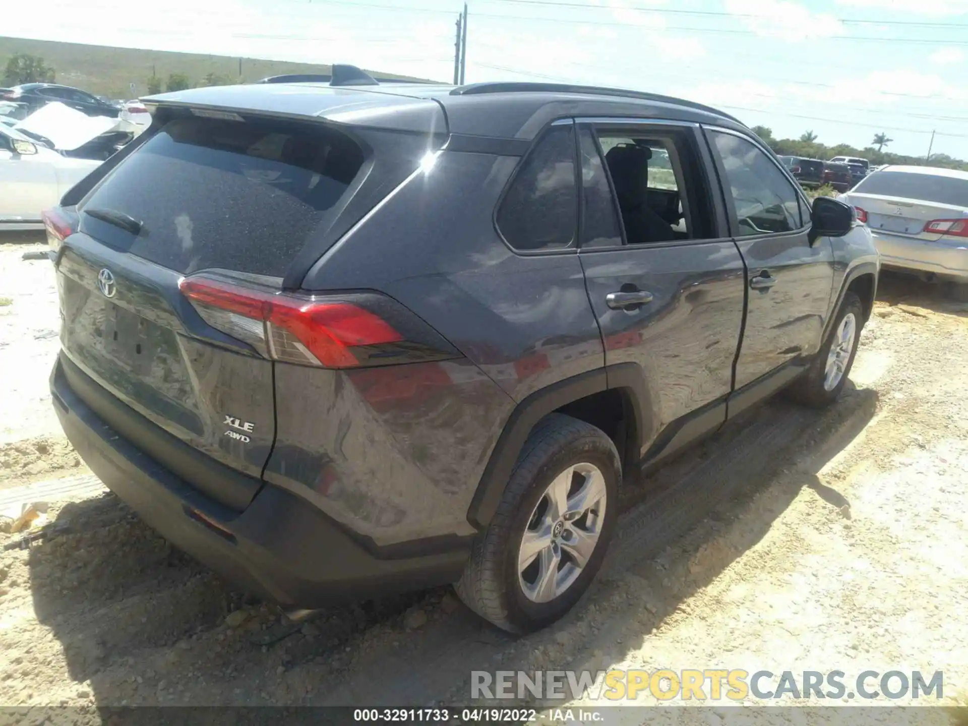 4 Photograph of a damaged car 2T3P1RFVXLW128426 TOYOTA RAV4 2020