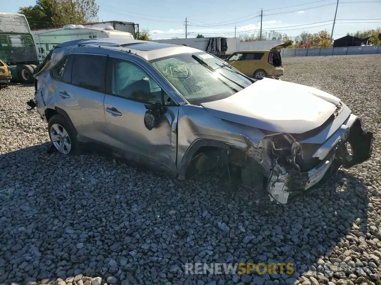 4 Photograph of a damaged car 2T3R1RFV5LC063608 TOYOTA RAV4 2020