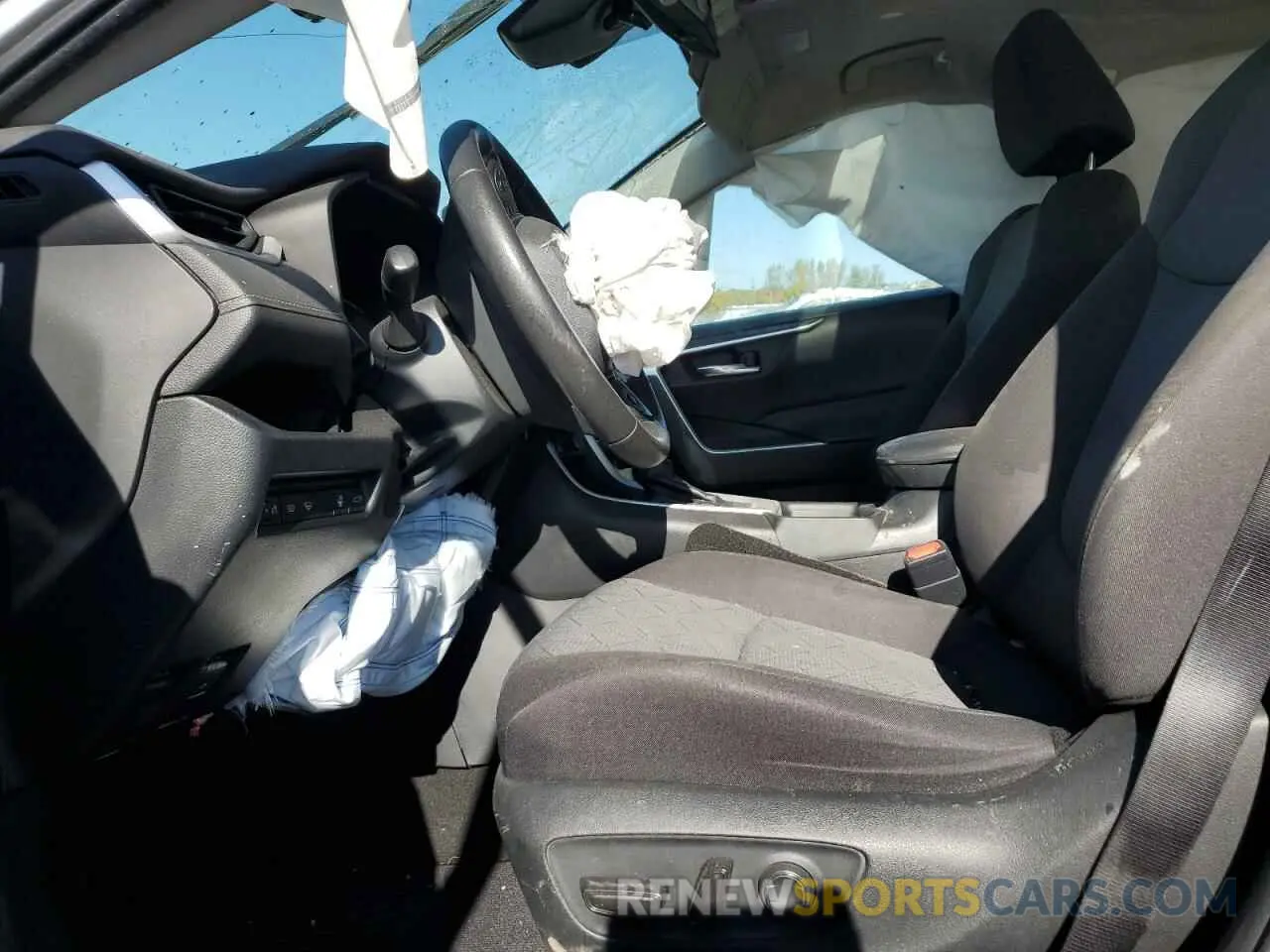 7 Photograph of a damaged car 2T3R1RFV5LC063608 TOYOTA RAV4 2020