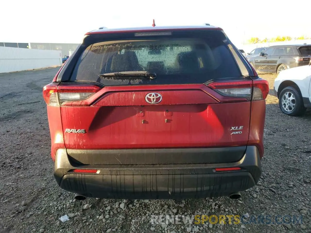 6 Photograph of a damaged car 2T3R1RFV6LC114873 TOYOTA RAV4 2020