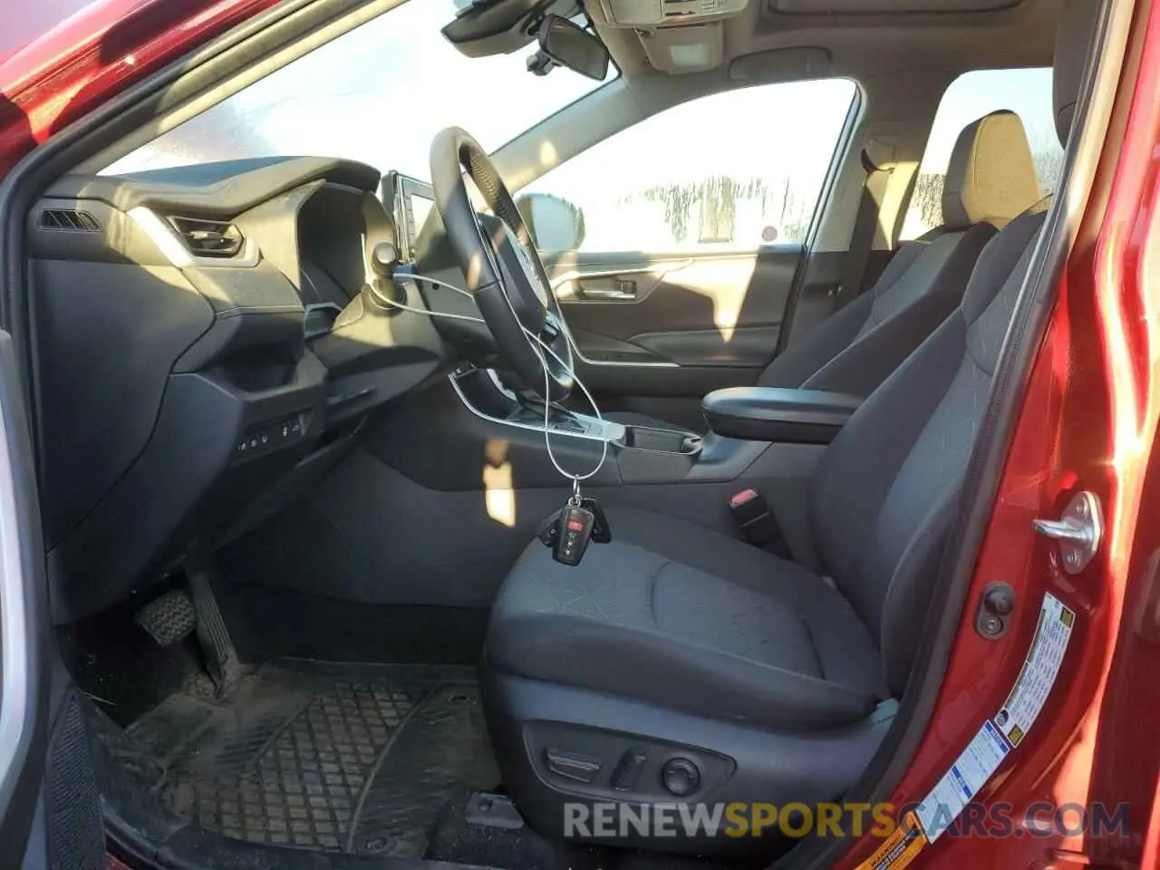 7 Photograph of a damaged car 2T3R1RFV6LC114873 TOYOTA RAV4 2020