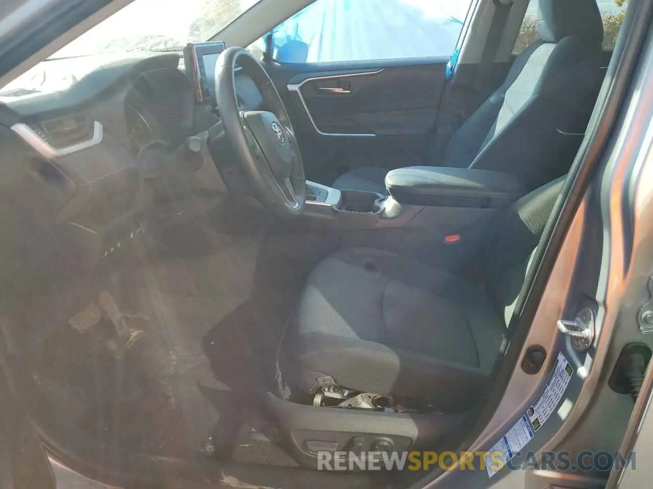 7 Photograph of a damaged car 2T3R1RFV8LC095694 TOYOTA RAV4 2020