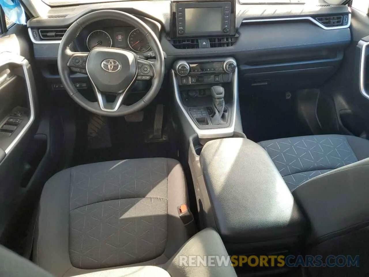 8 Photograph of a damaged car 2T3R1RFV8LC095694 TOYOTA RAV4 2020