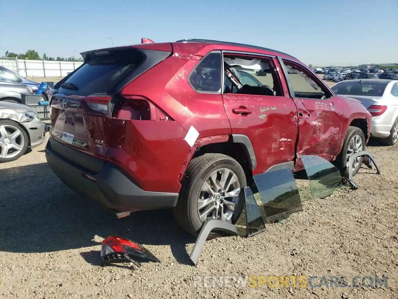 4 Photograph of a damaged car 2T3R1RFV9LC072635 TOYOTA RAV4 2020