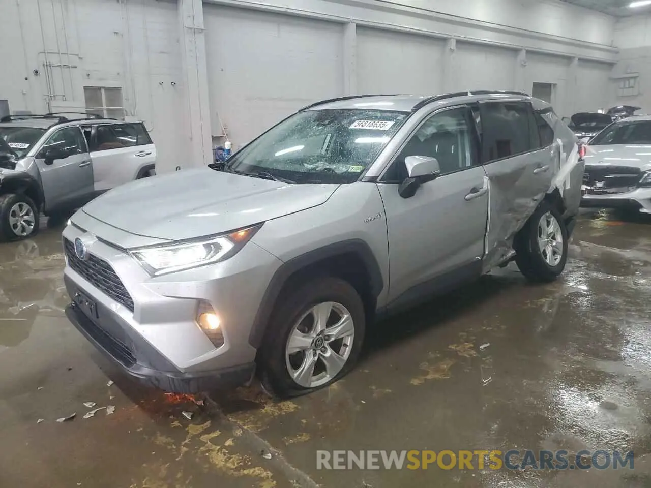 1 Photograph of a damaged car 2T3R6RFV1LW001235 TOYOTA RAV4 2020