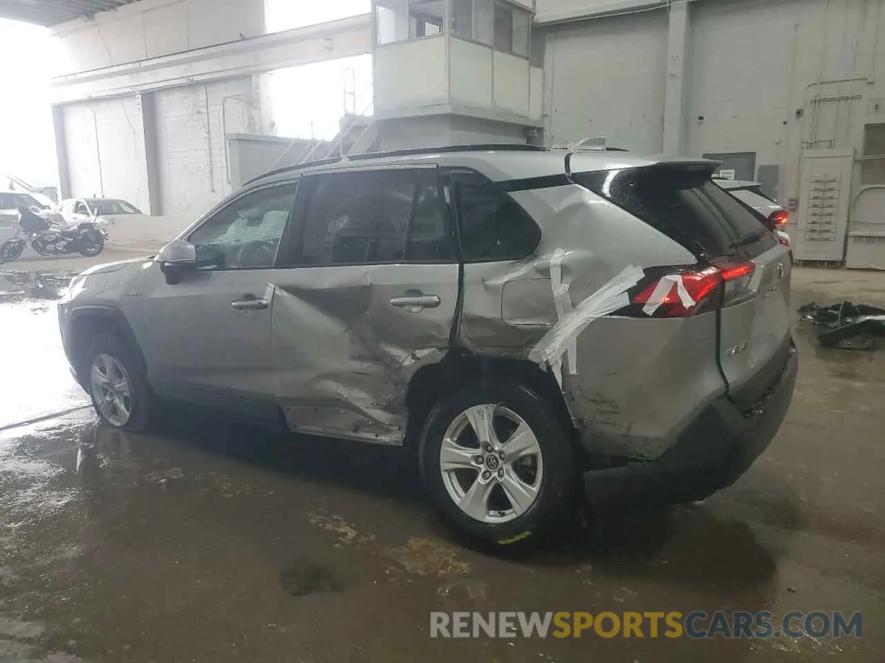 2 Photograph of a damaged car 2T3R6RFV1LW001235 TOYOTA RAV4 2020