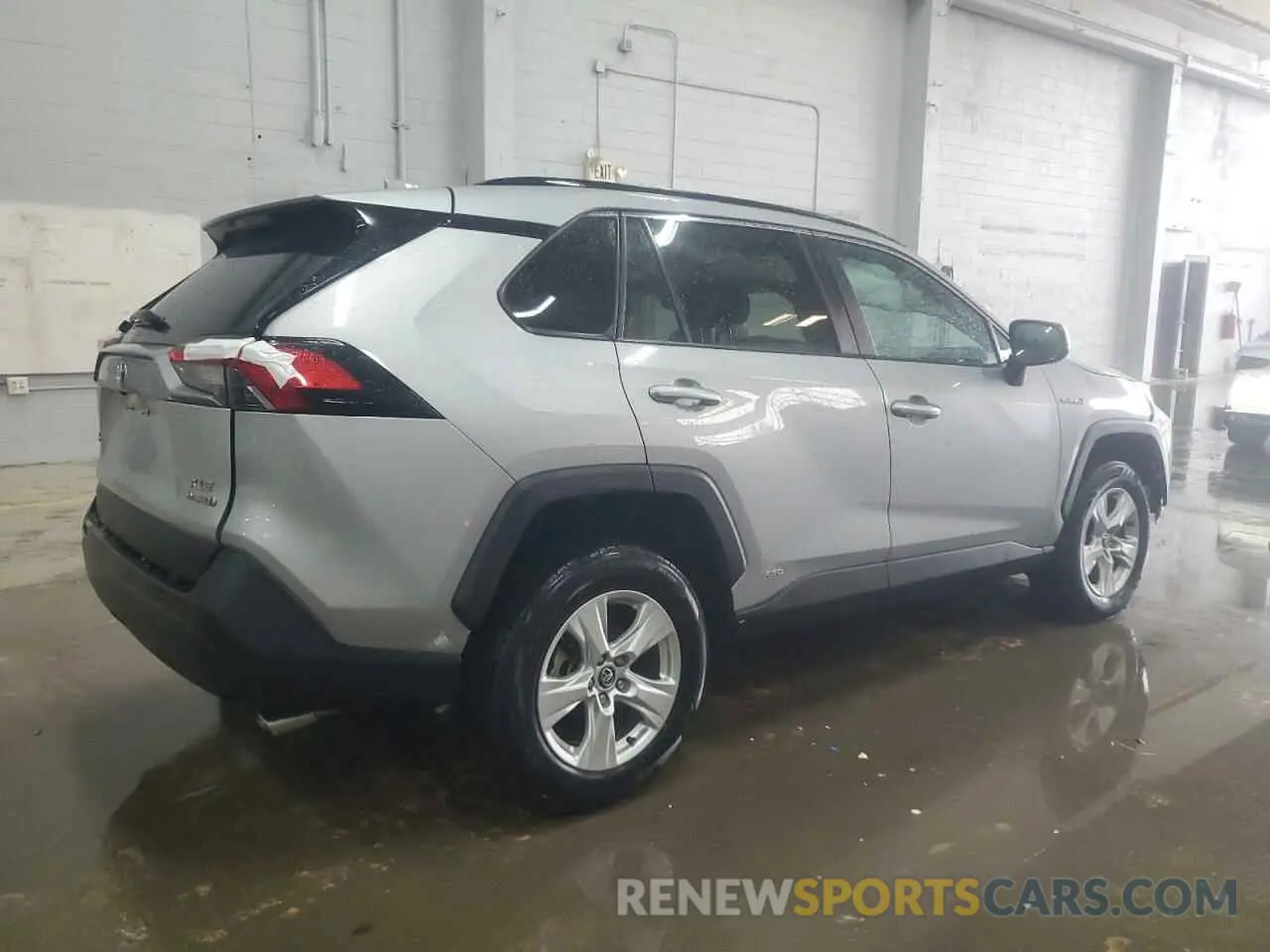 3 Photograph of a damaged car 2T3R6RFV1LW001235 TOYOTA RAV4 2020