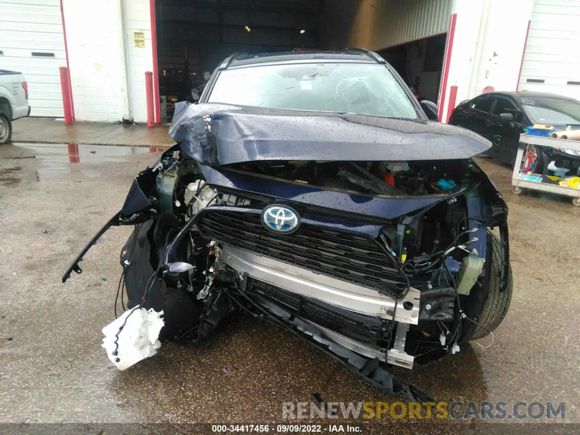 6 Photograph of a damaged car 2T3R6RFV6LW001747 TOYOTA RAV4 2020