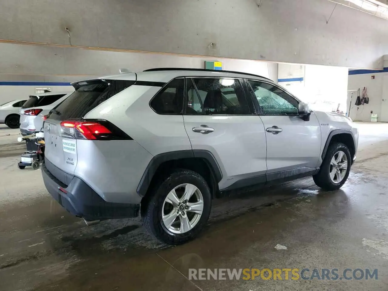 3 Photograph of a damaged car 2T3R6RFV7LW001496 TOYOTA RAV4 2020