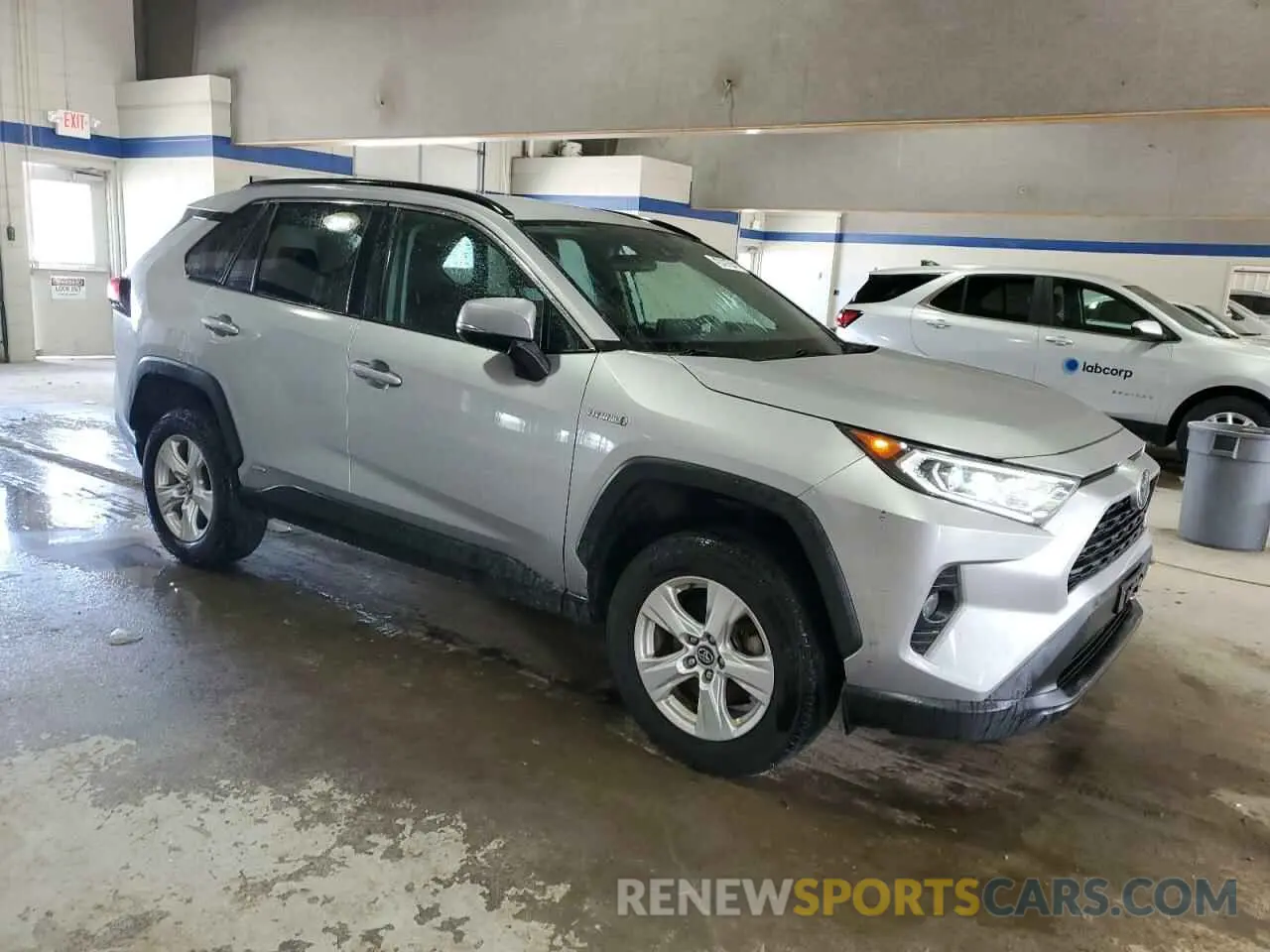 4 Photograph of a damaged car 2T3R6RFV7LW001496 TOYOTA RAV4 2020