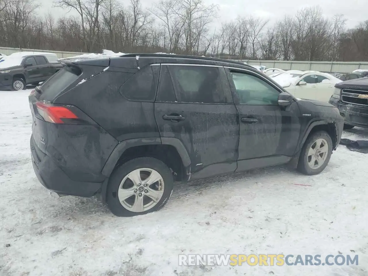 3 Photograph of a damaged car 2T3RWRFV0LW051625 TOYOTA RAV4 2020