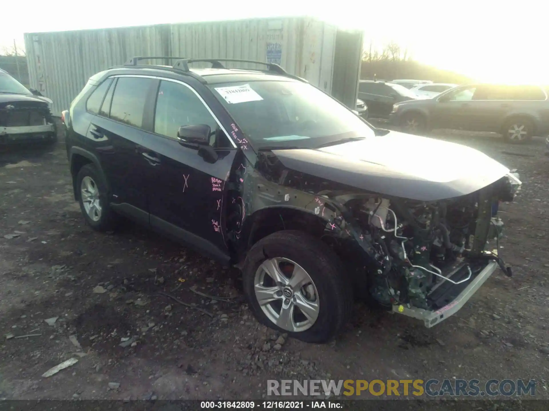 1 Photograph of a damaged car 2T3RWRFV0LW061961 TOYOTA RAV4 2020