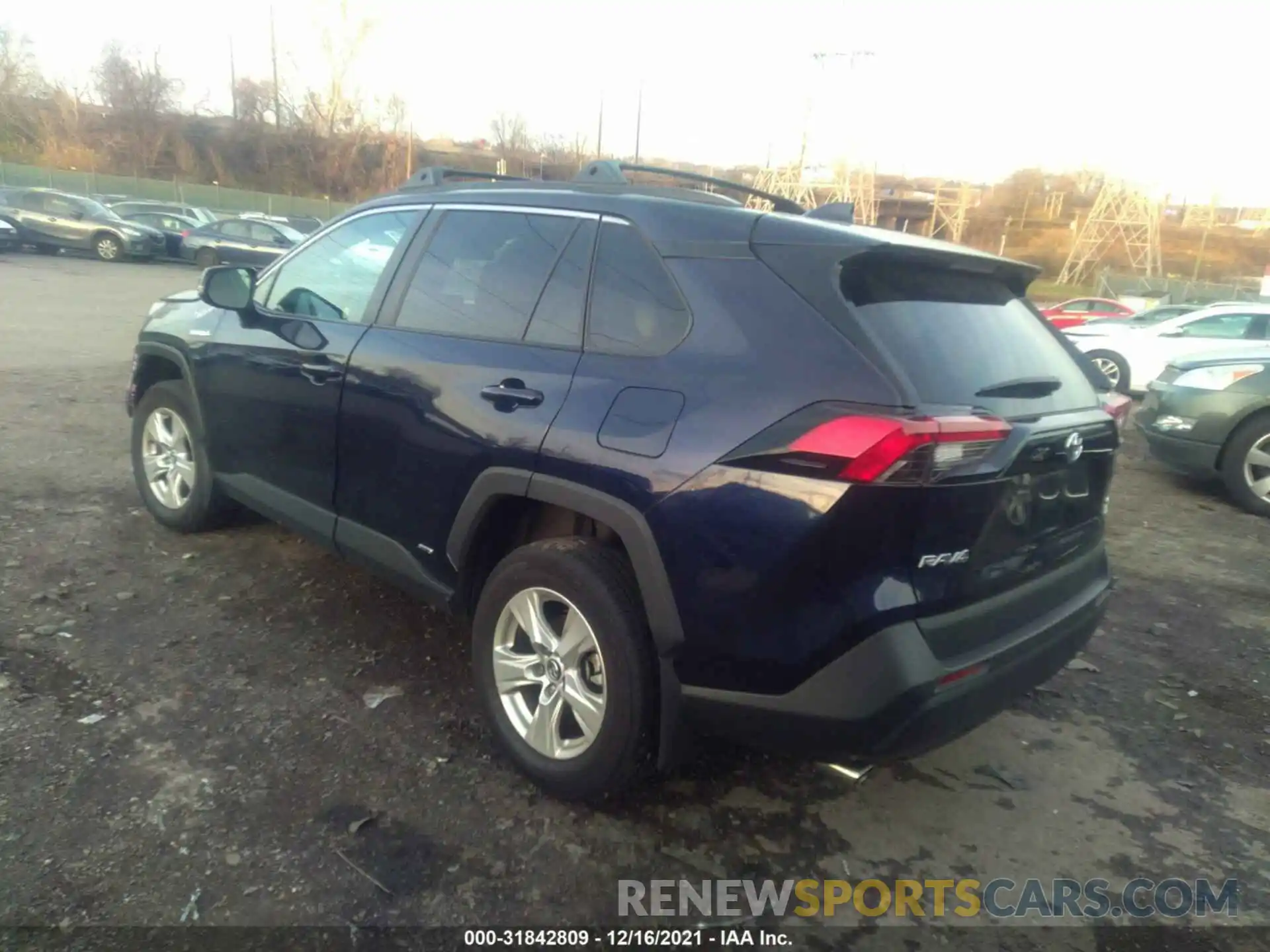 3 Photograph of a damaged car 2T3RWRFV0LW061961 TOYOTA RAV4 2020