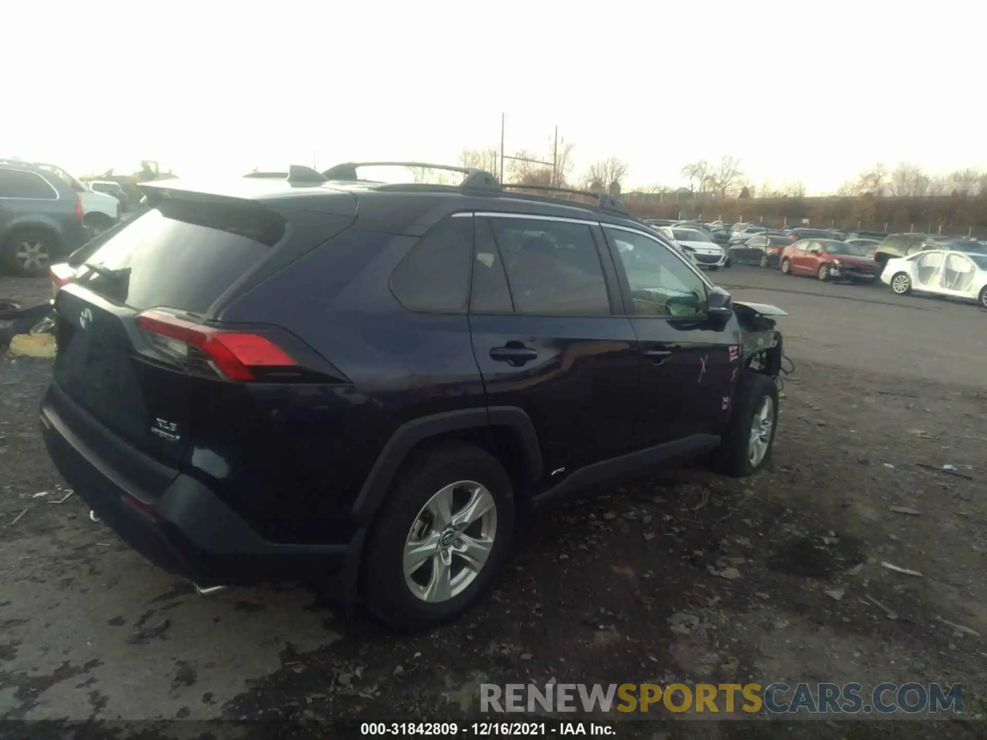 4 Photograph of a damaged car 2T3RWRFV0LW061961 TOYOTA RAV4 2020