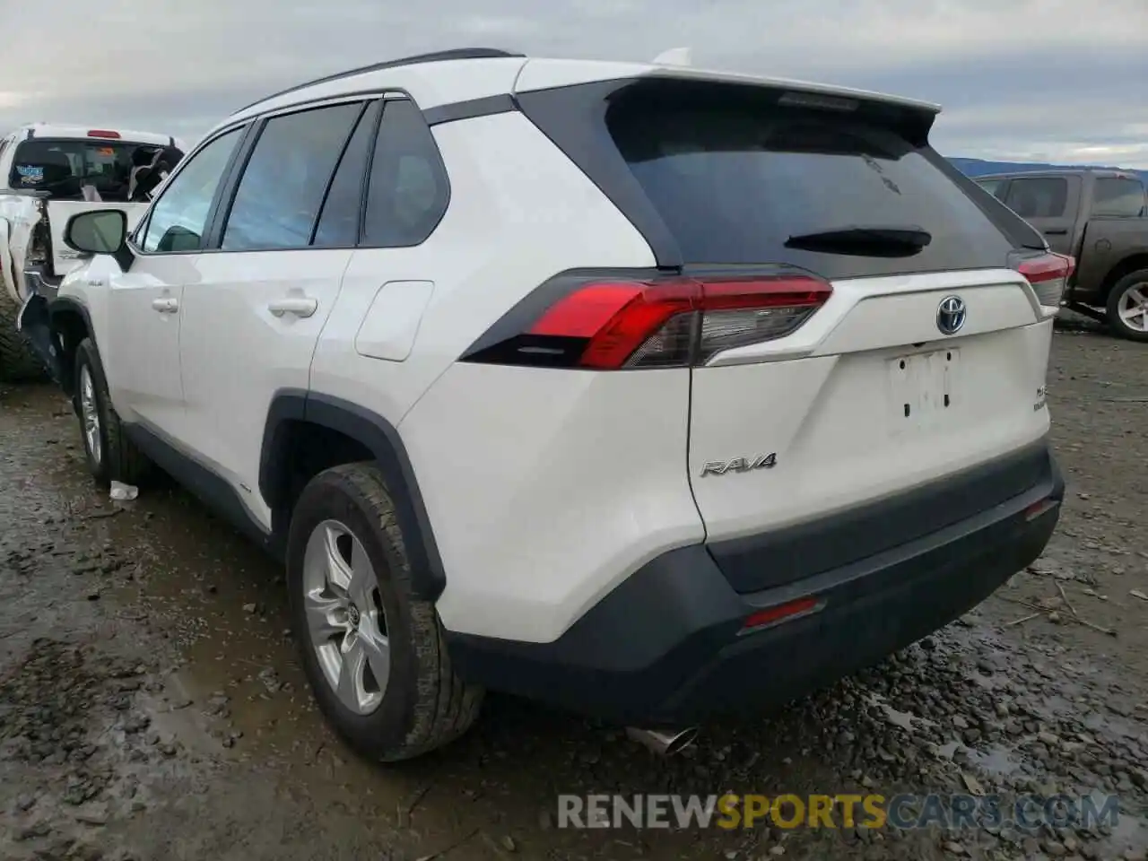 3 Photograph of a damaged car 2T3RWRFV0LW064519 TOYOTA RAV4 2020