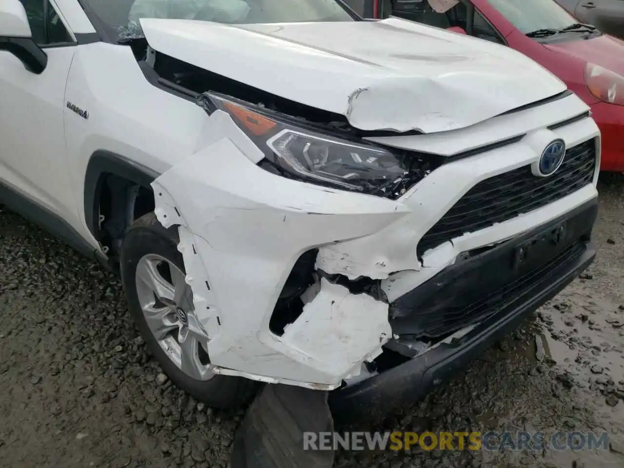 9 Photograph of a damaged car 2T3RWRFV0LW064519 TOYOTA RAV4 2020