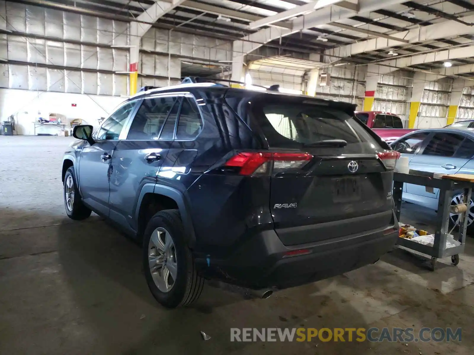 3 Photograph of a damaged car 2T3RWRFV0LW079652 TOYOTA RAV4 2020